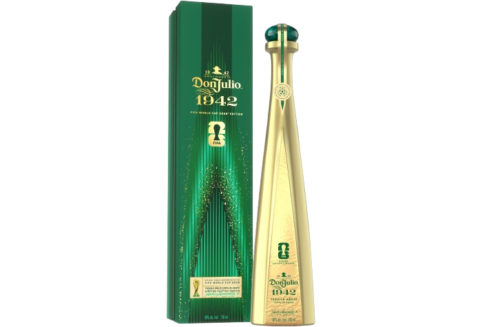 The limited-edition finish of the bottle draws visual inspiration from the silhouette and color of the FIFA World Cup™ Official Trophy, featuring luminous gold and crowned with a striking malachite closure. The limited-edition finish of the bottle draws visual inspiration from the silhouette and color of the FIFA World Cup™ Official Trophy, featuring luminous gold and crowned with a striking malachite closure.